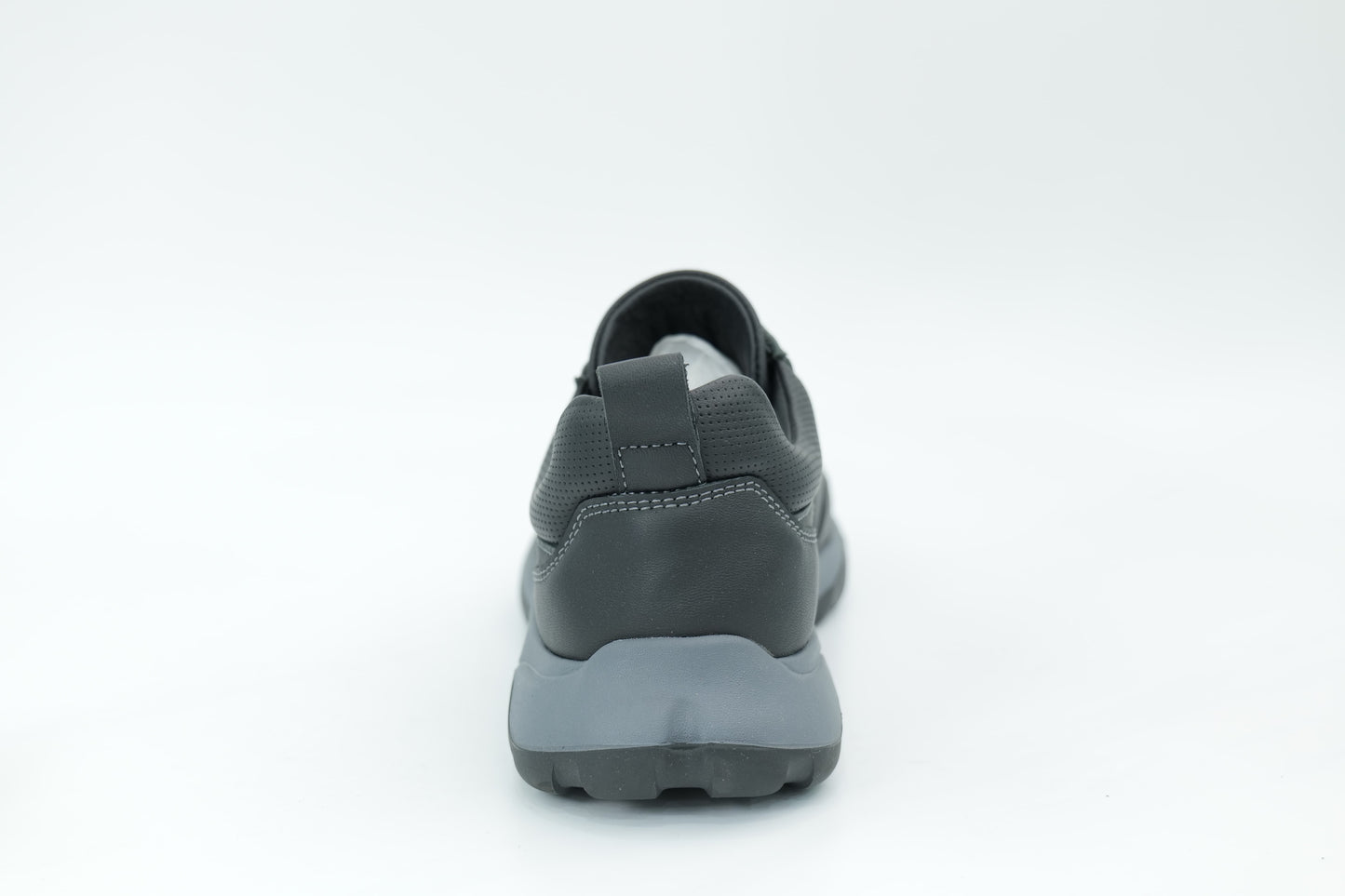 Sports shoes