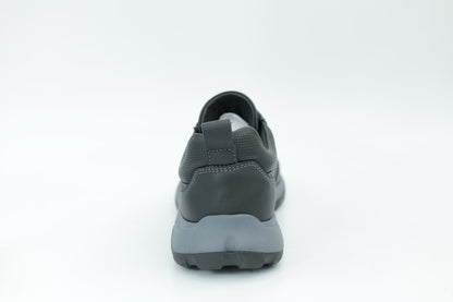 Sports shoes
