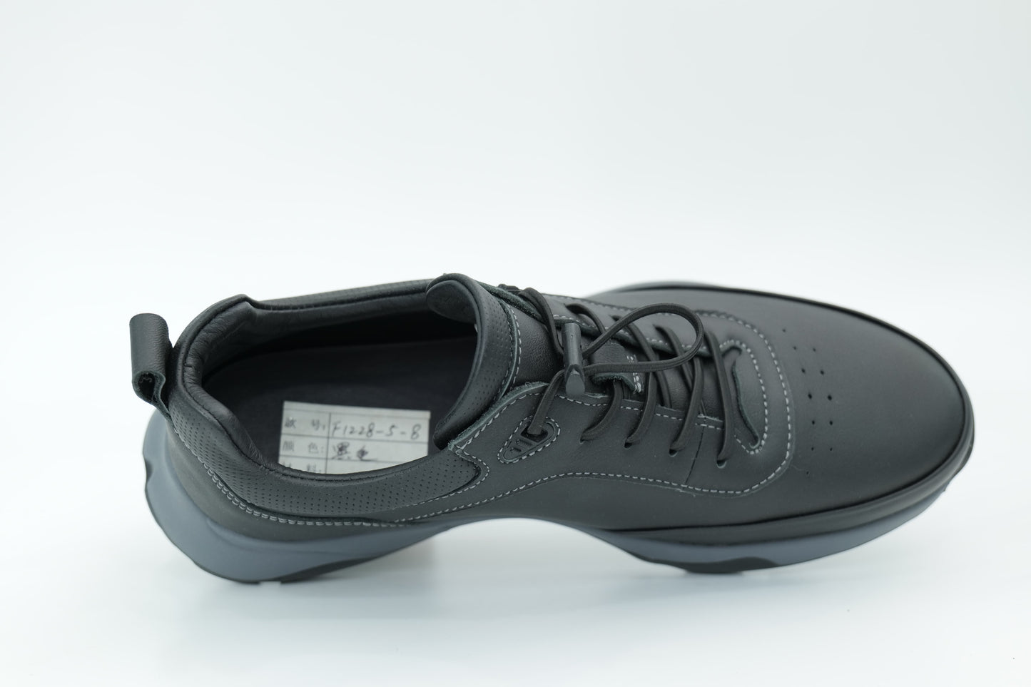 Sports shoes