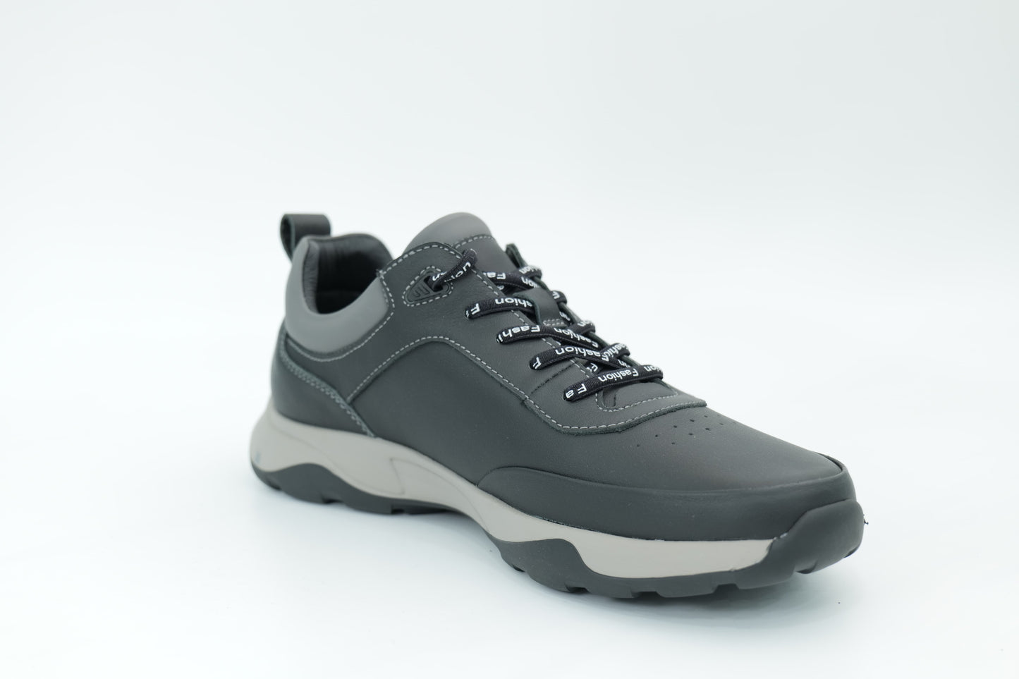 Sports shoes