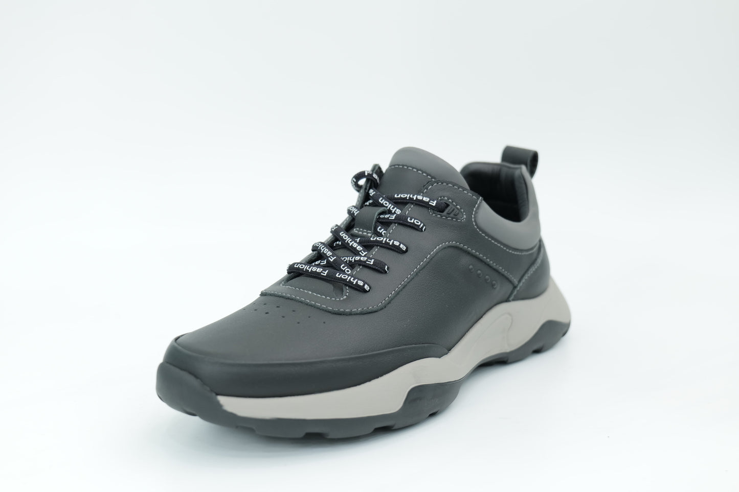 Sports shoes