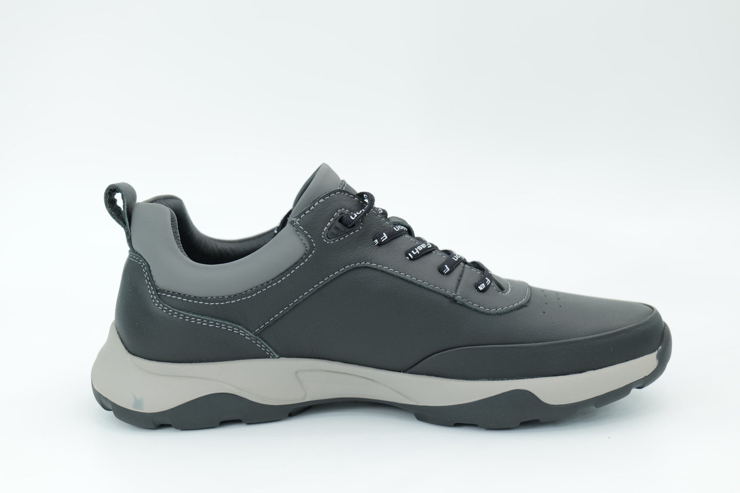 Sports shoes