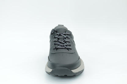 Sports shoes