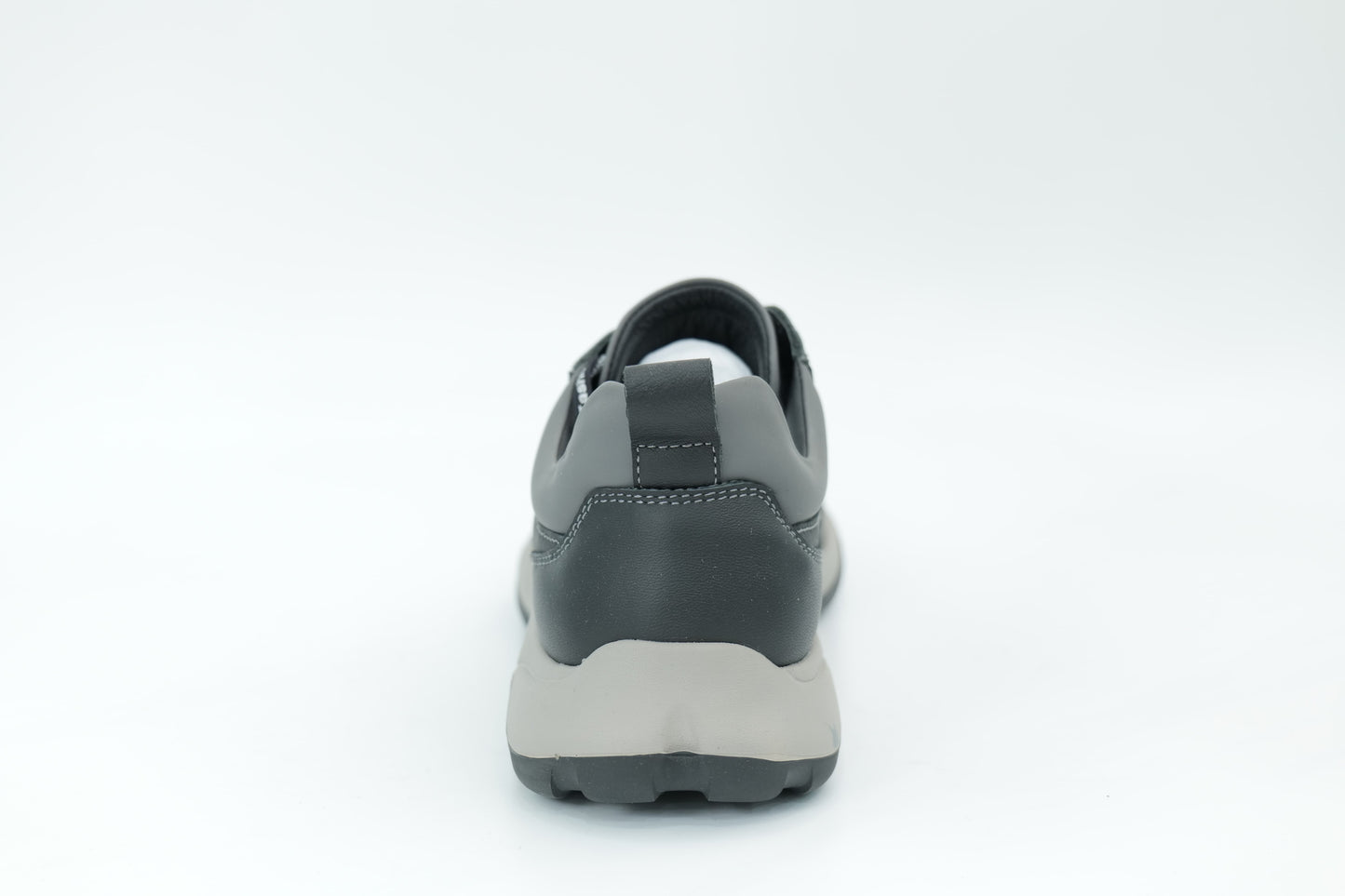 Sports shoes