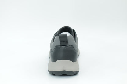 Sports shoes