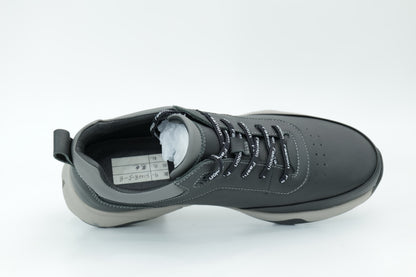 Sports shoes