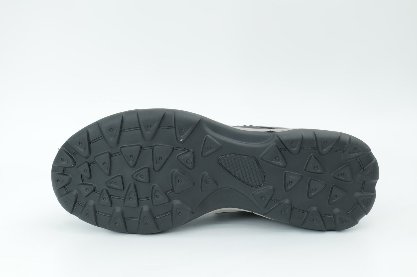 Sports shoes