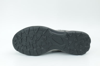 Sports shoes