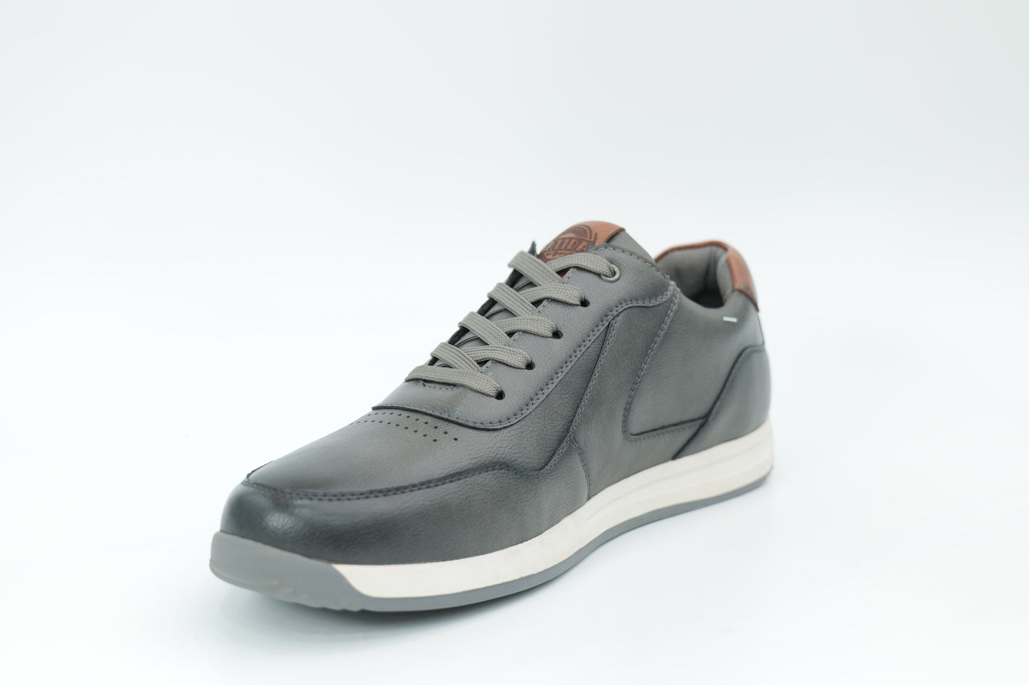 Sports shoes