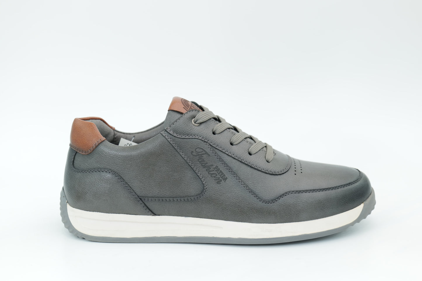 Sports shoes