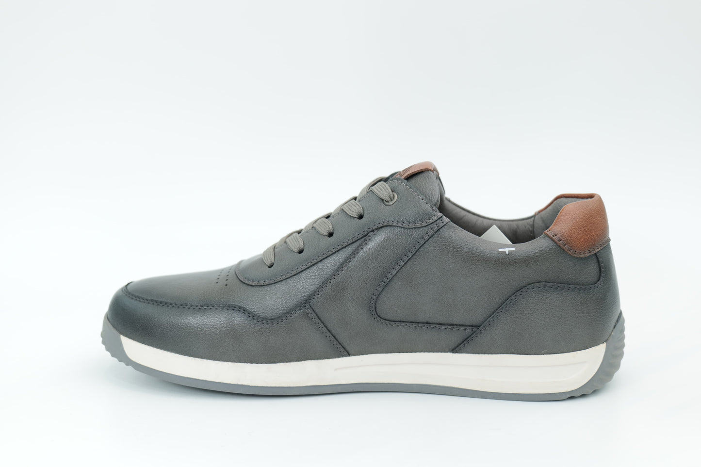 Sports shoes