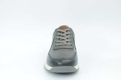 Sports shoes