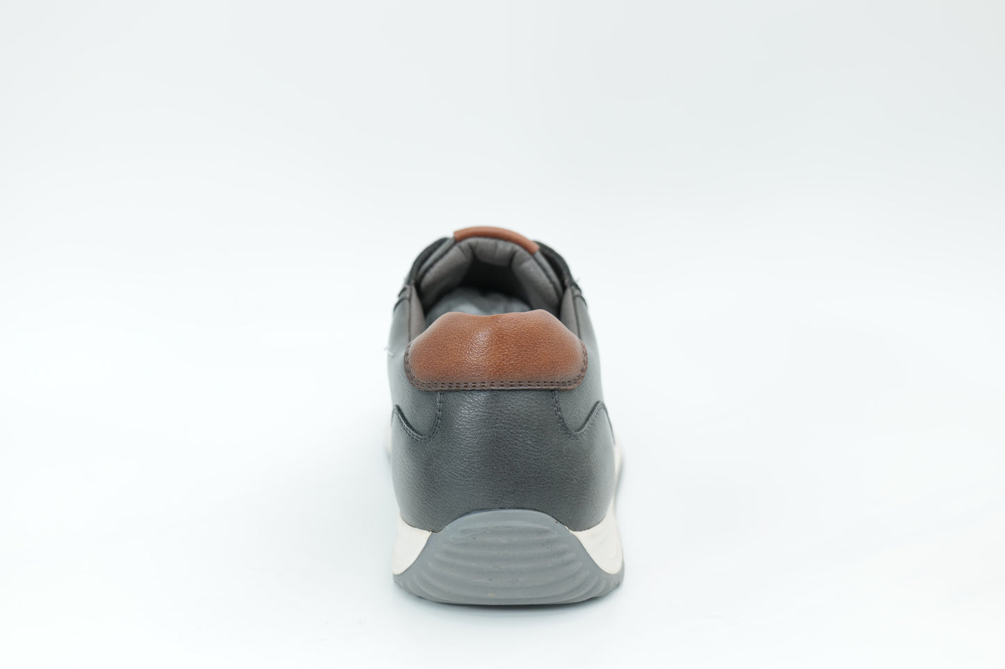 Sports shoes