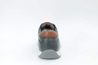 Sports shoes
