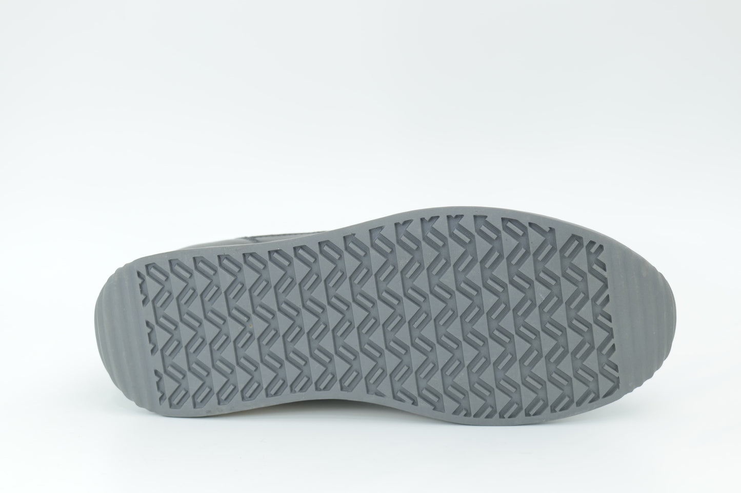 Sports shoes