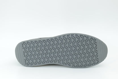 Sports shoes