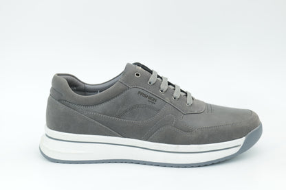 Sports shoes