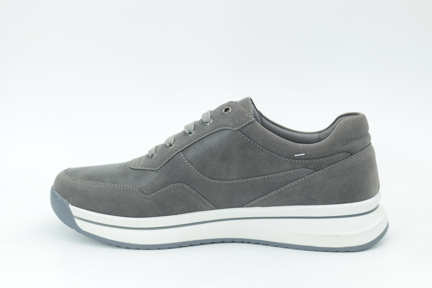 Sports shoes