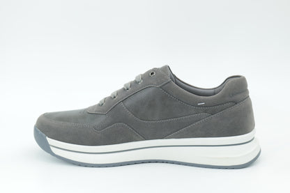 Sports shoes