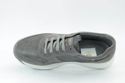Sports shoes