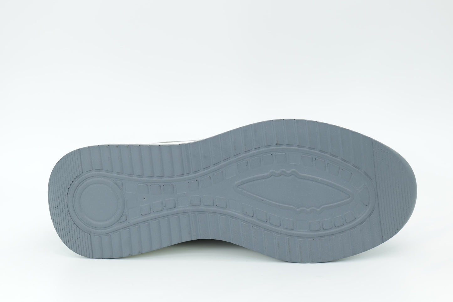 Sports shoes