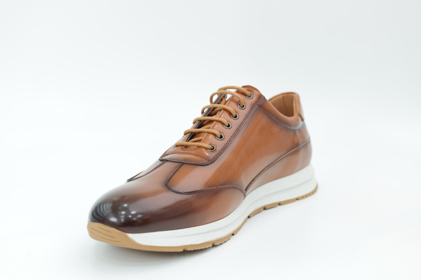Sports shoes