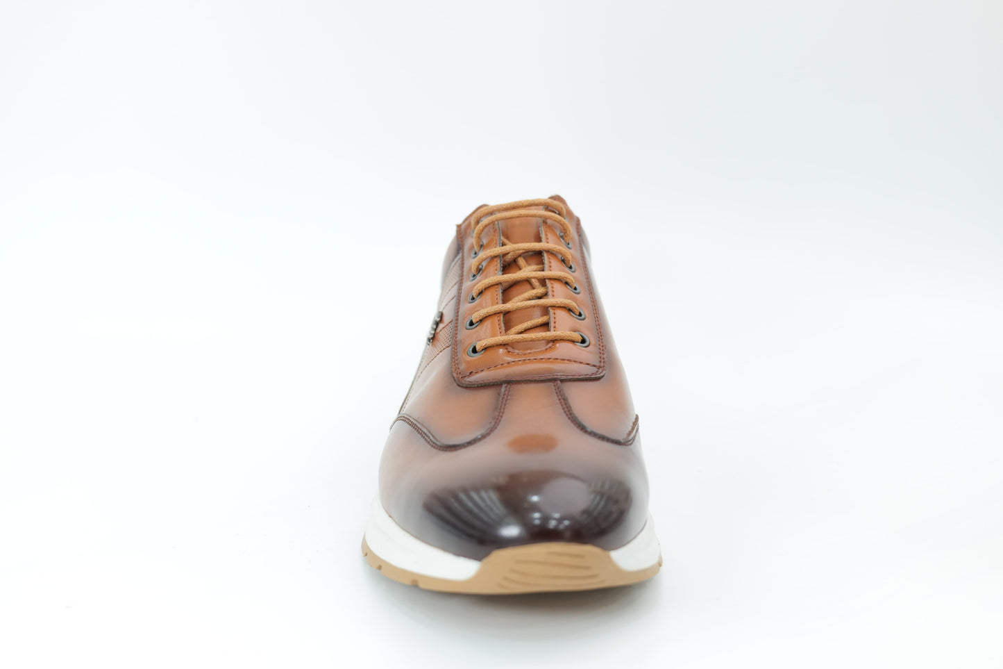 Sports shoes