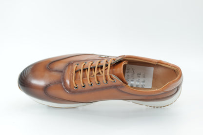 Sports shoes