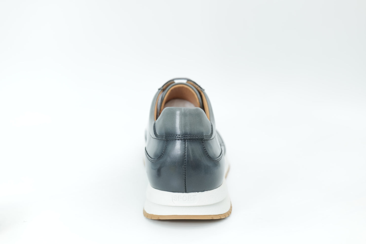 Sports shoes