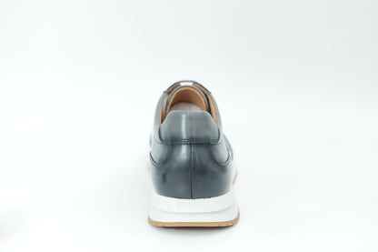 Sports shoes