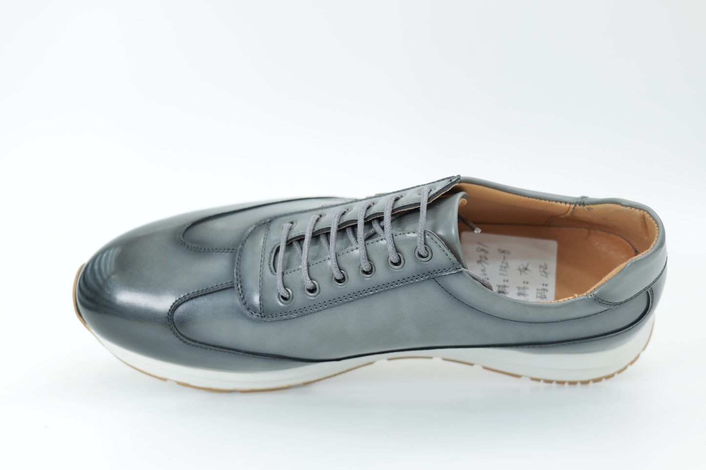 Sports shoes