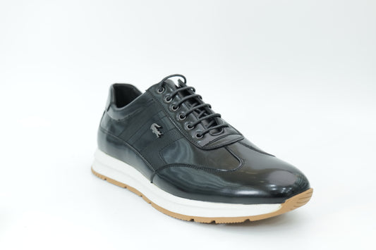 Sports shoes