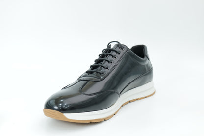 Sports shoes