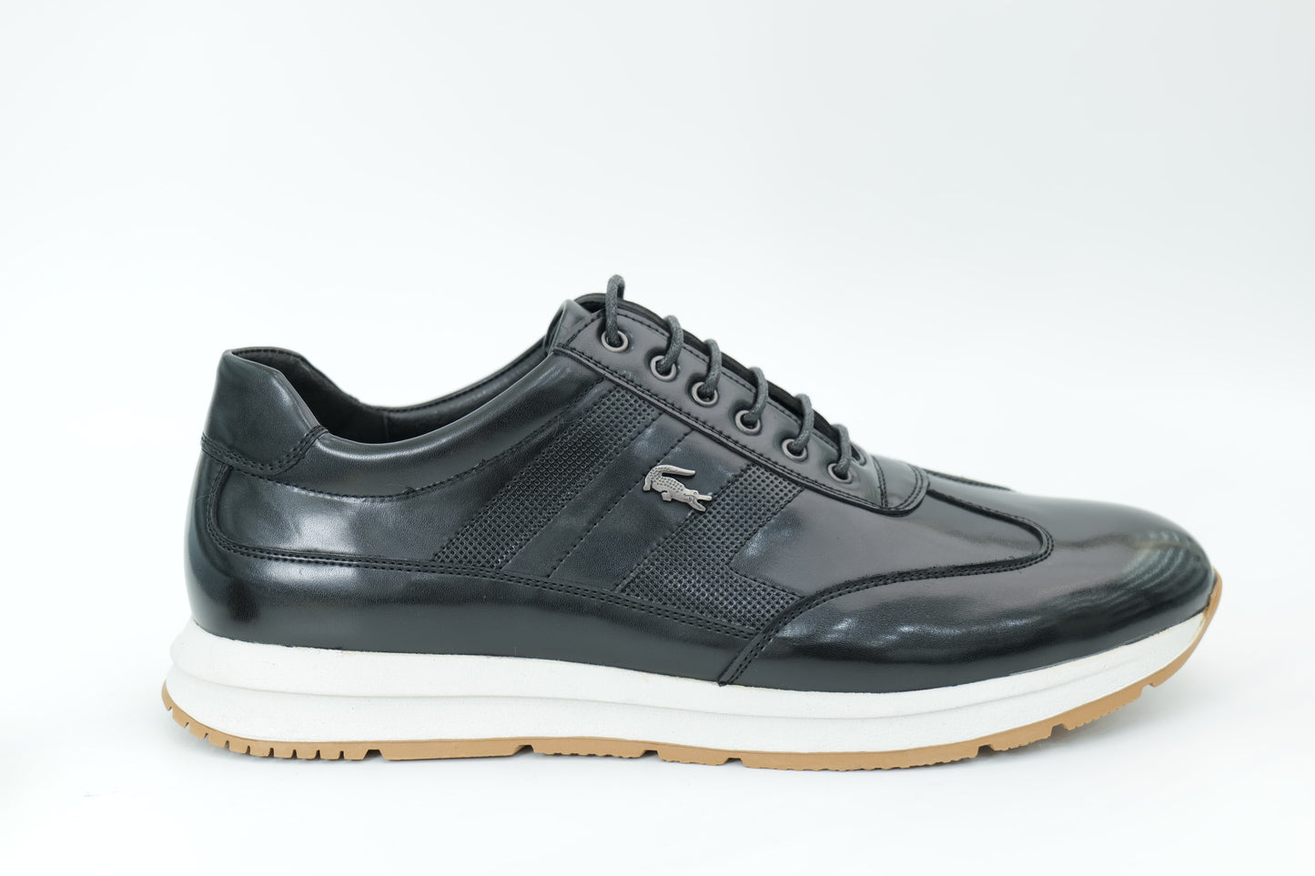 Sports shoes