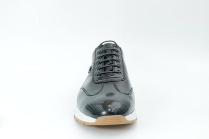Sports shoes