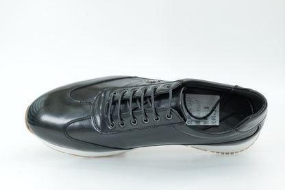 Sports shoes