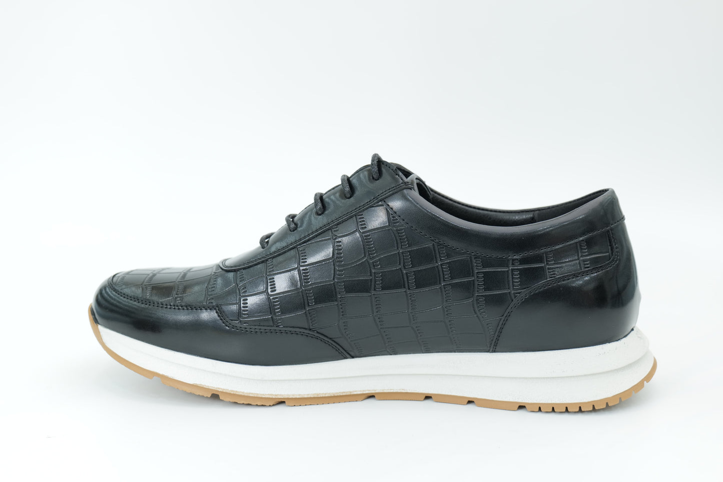 Sports shoes
