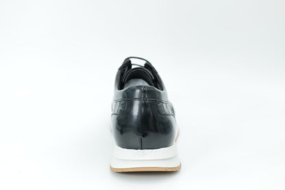 Sports shoes