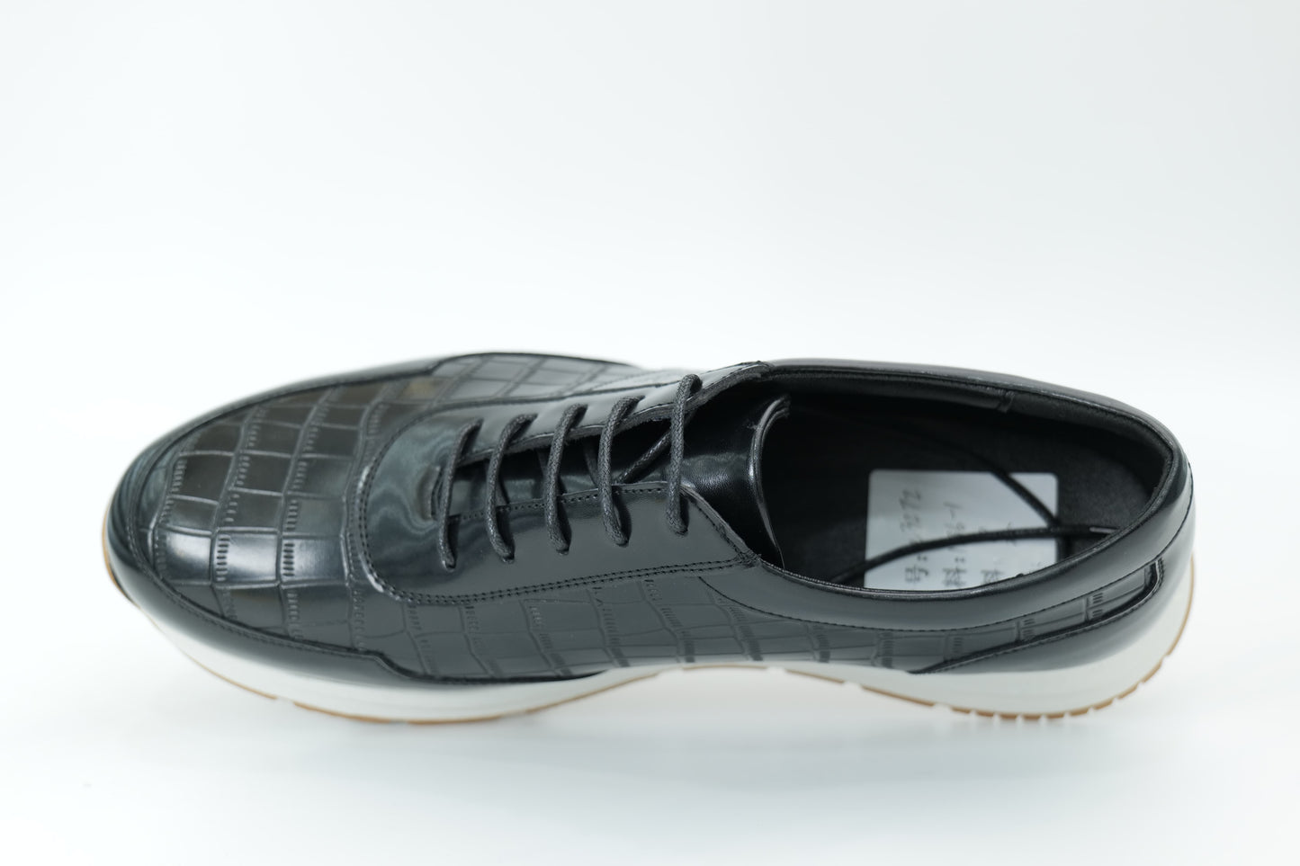 Sports shoes
