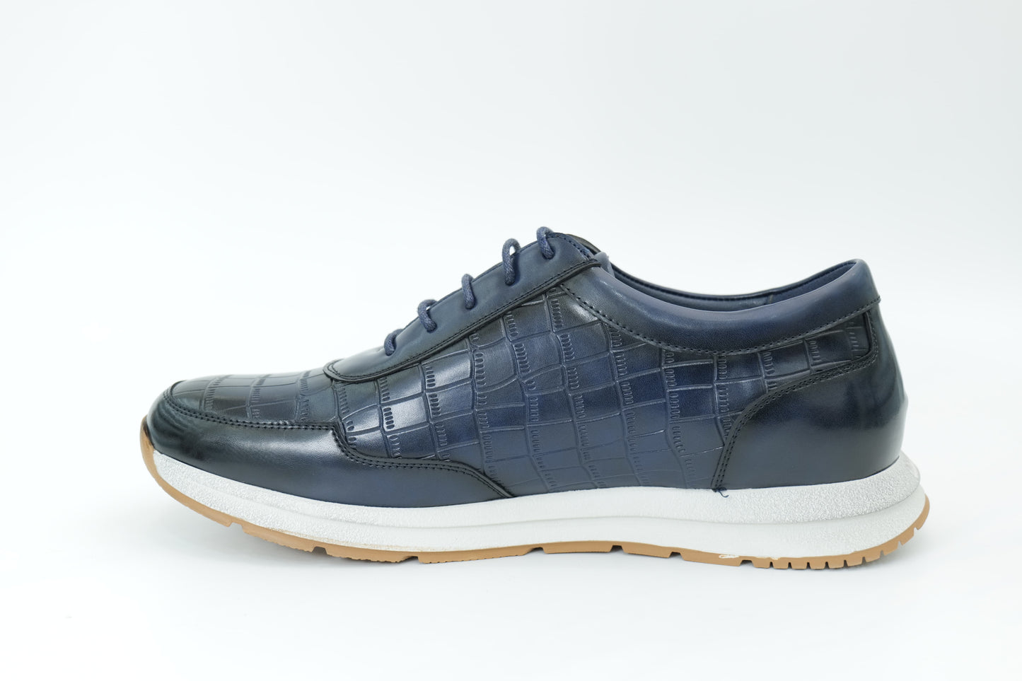 Sports shoes