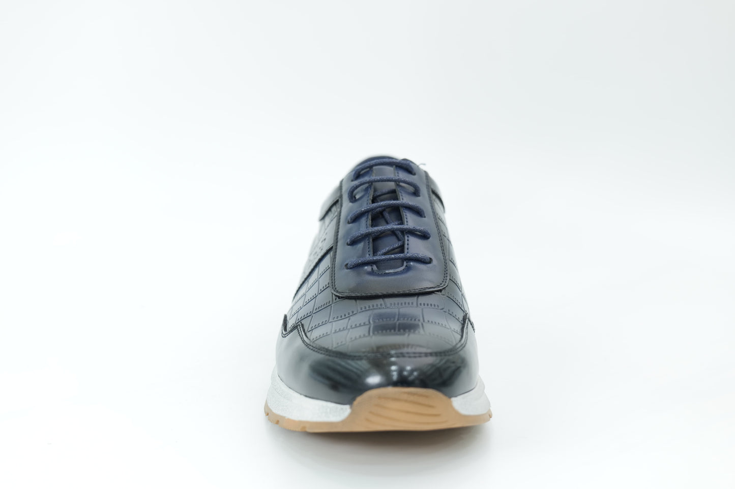 Sports shoes