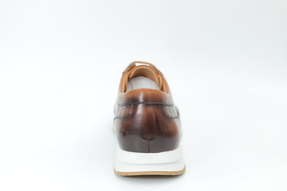 Sports shoes