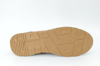 Sports shoes