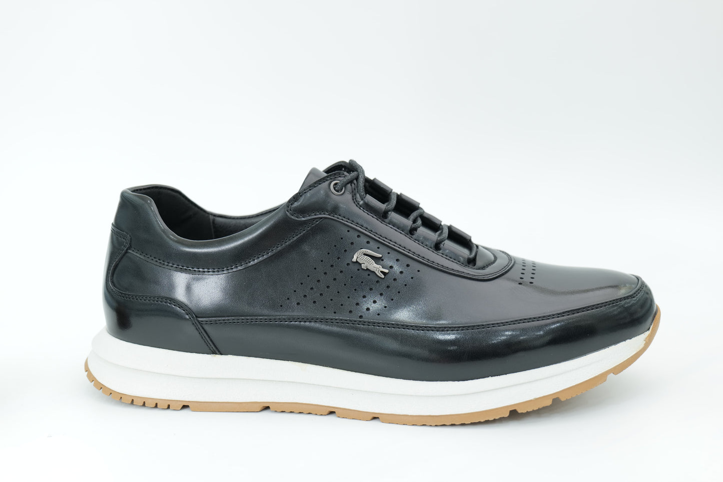 Sports shoes