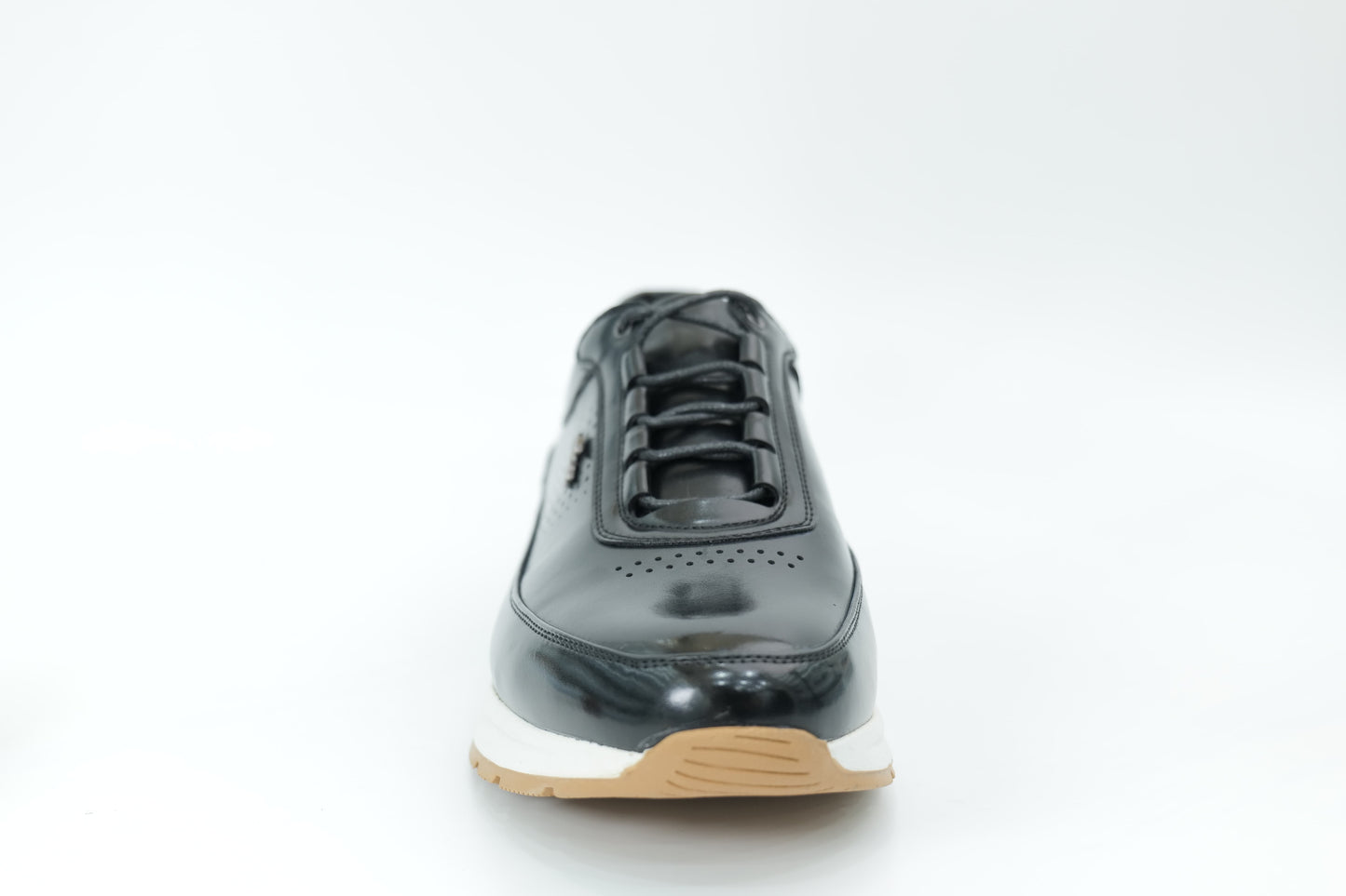 Sports shoes
