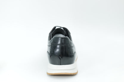 Sports shoes