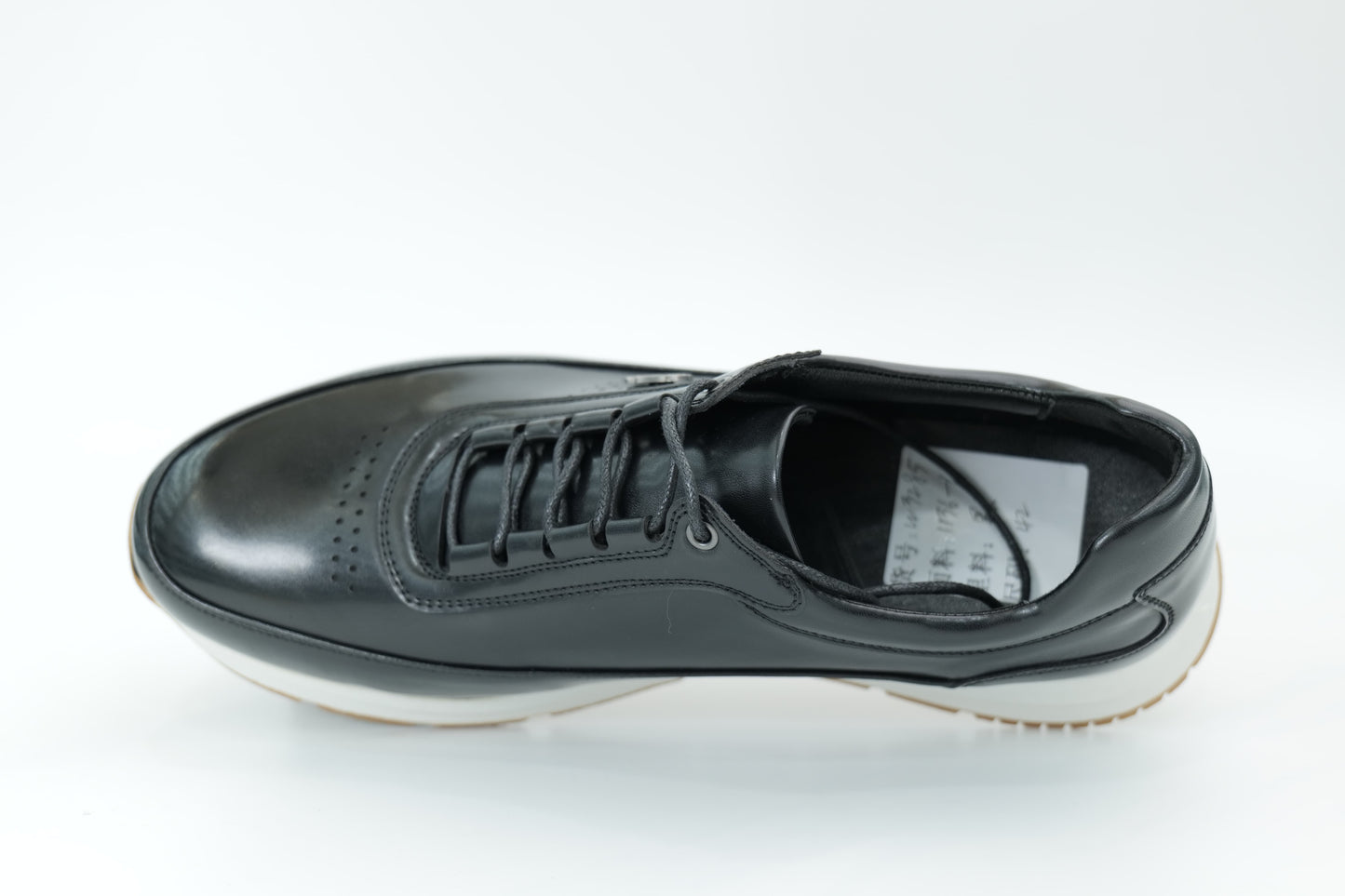 Sports shoes