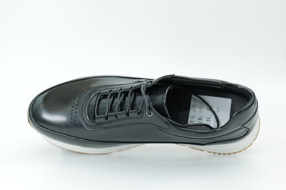 Sports shoes