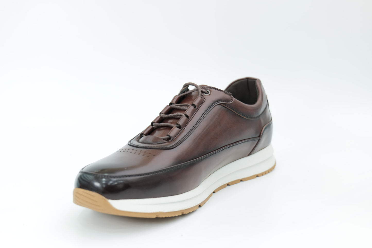 Sports shoes