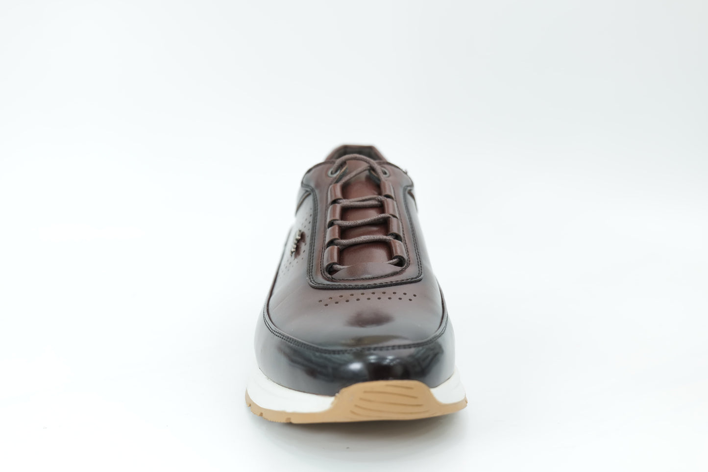 Sports shoes